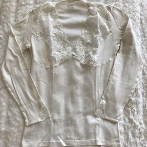 🕊Beautiful Lace Trim Top